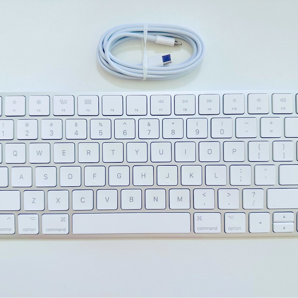 Apple Magic Keyboard v1.6.0 w/ cable